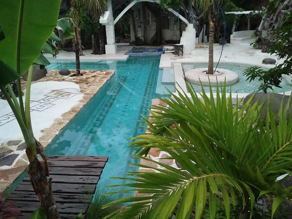 The Alchemist Lodge Пекату Индонезия