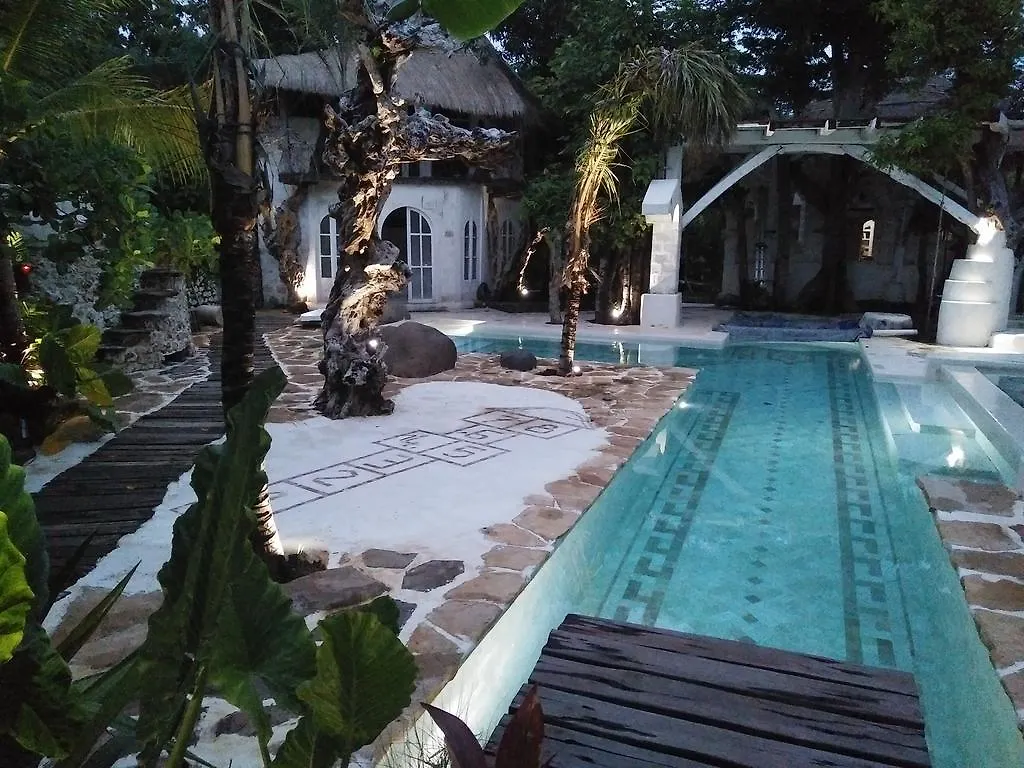 The Alchemist Lodge Пекату 2*,  Индонезия