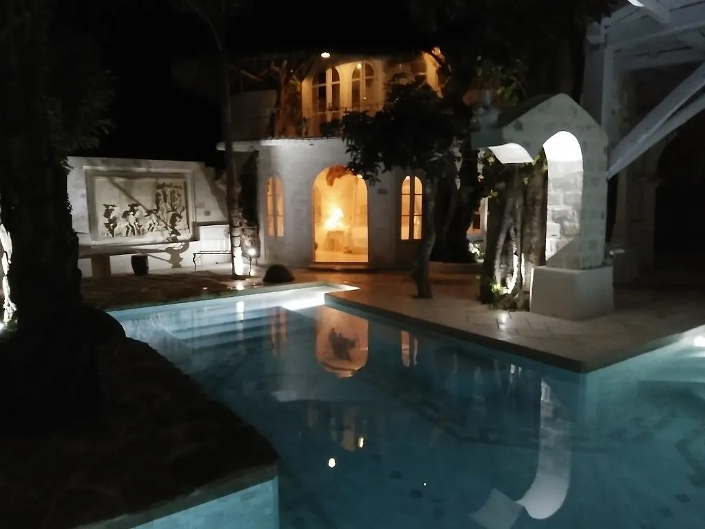 The Alchemist Lodge Пекату Индонезия