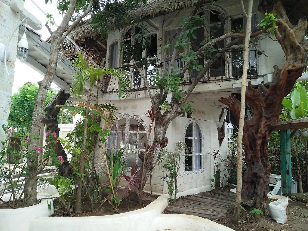 The Alchemist Lodge Пекату 2*,  Индонезия